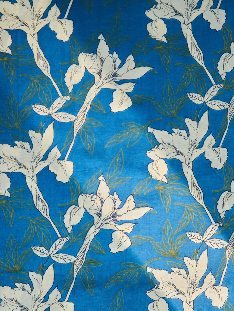 Floral pattern with white flowers on a blue background